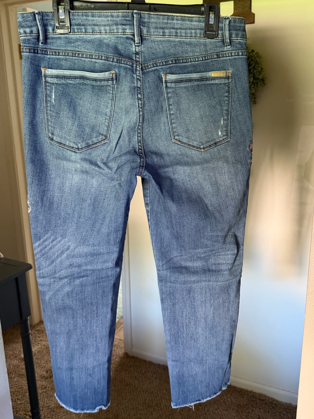 White House Black Market Cropped Jeans with Pink Embroidery 12 - Picture 6 of 9